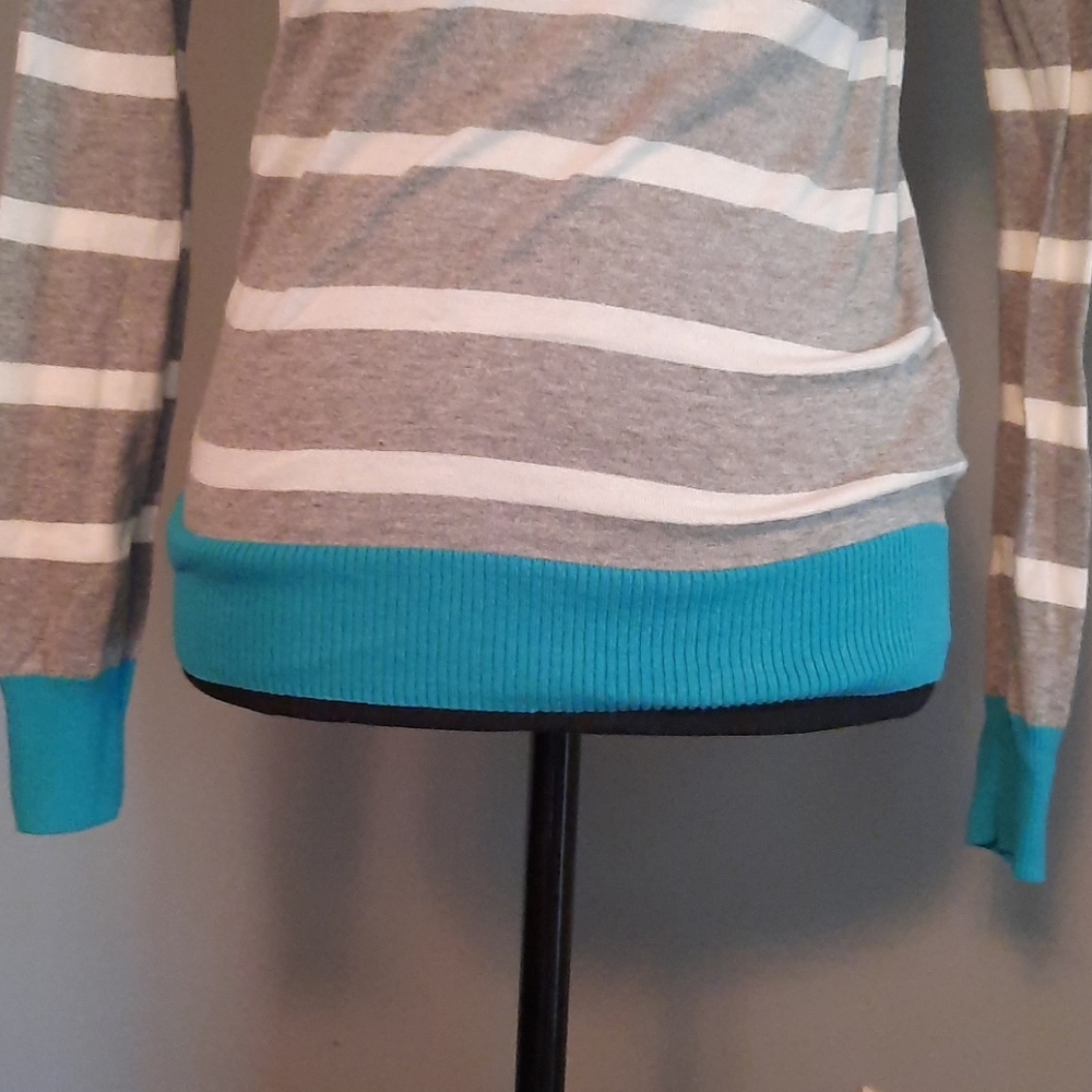 J. Crew Vneck striped long sleeve - Picture 4 of 6